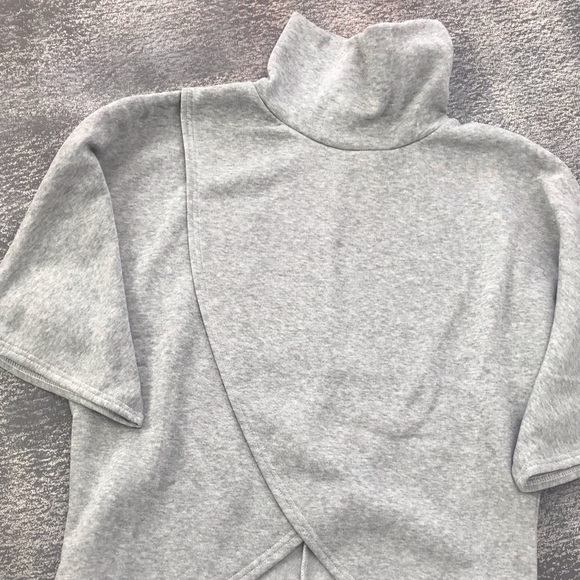 ๐บLAST ONE๐บGray Jersey Knit Poncho Wrap Top SMALL - Picture 2 of 7